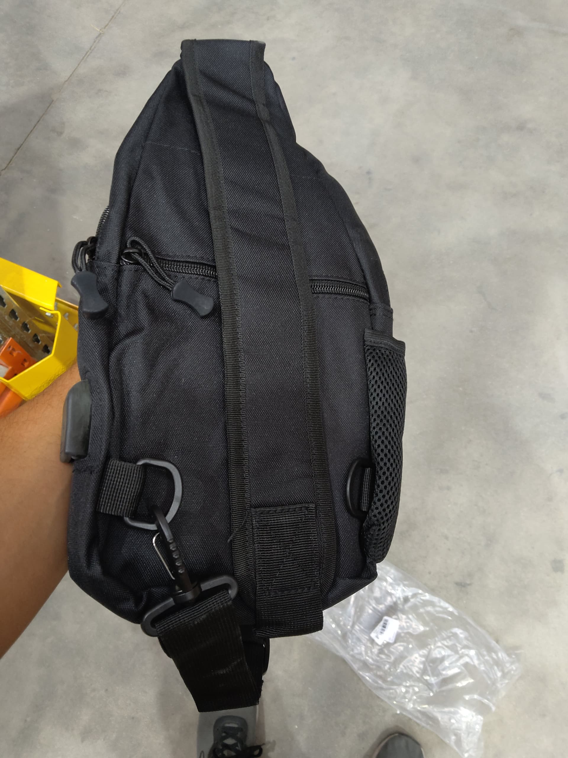 Morral MODS-773 negro: dorso, correa y argollas de la unidad recibida |BOLSOMORR773G|