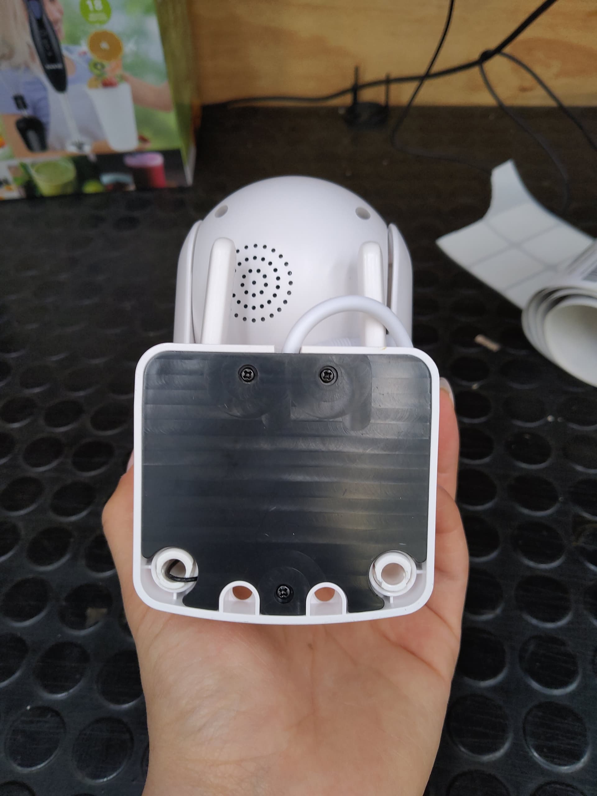 Foto real de la base trasera y fijaciones de la cámara Exxtra Tech |CAMEXXSEG|