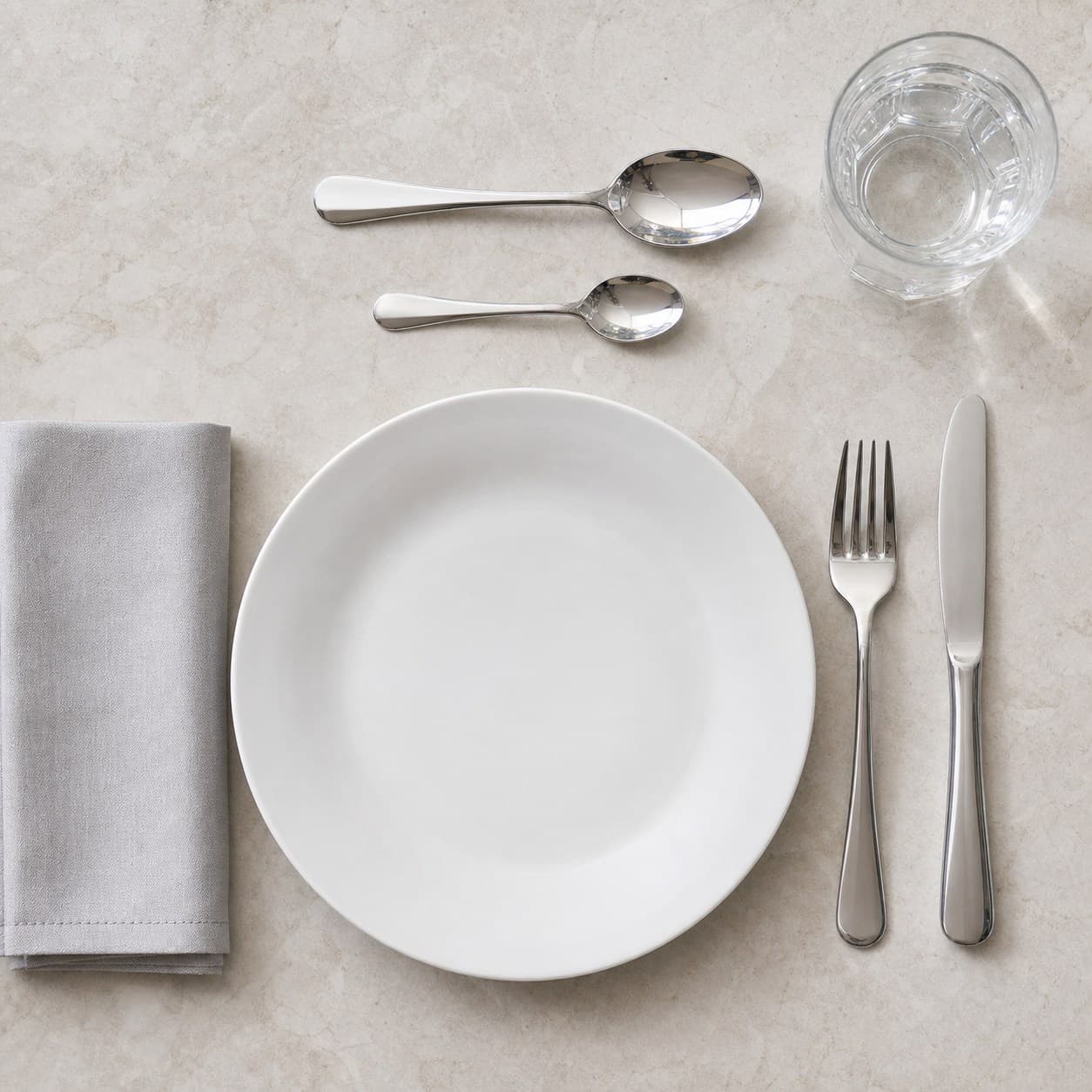 Set de cubiertos de 24 piezas - referencia visual de escala